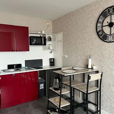 Joli Studio Avec Parking Prive, Bien Situe Moulins  Zewnętrze zdjęcie