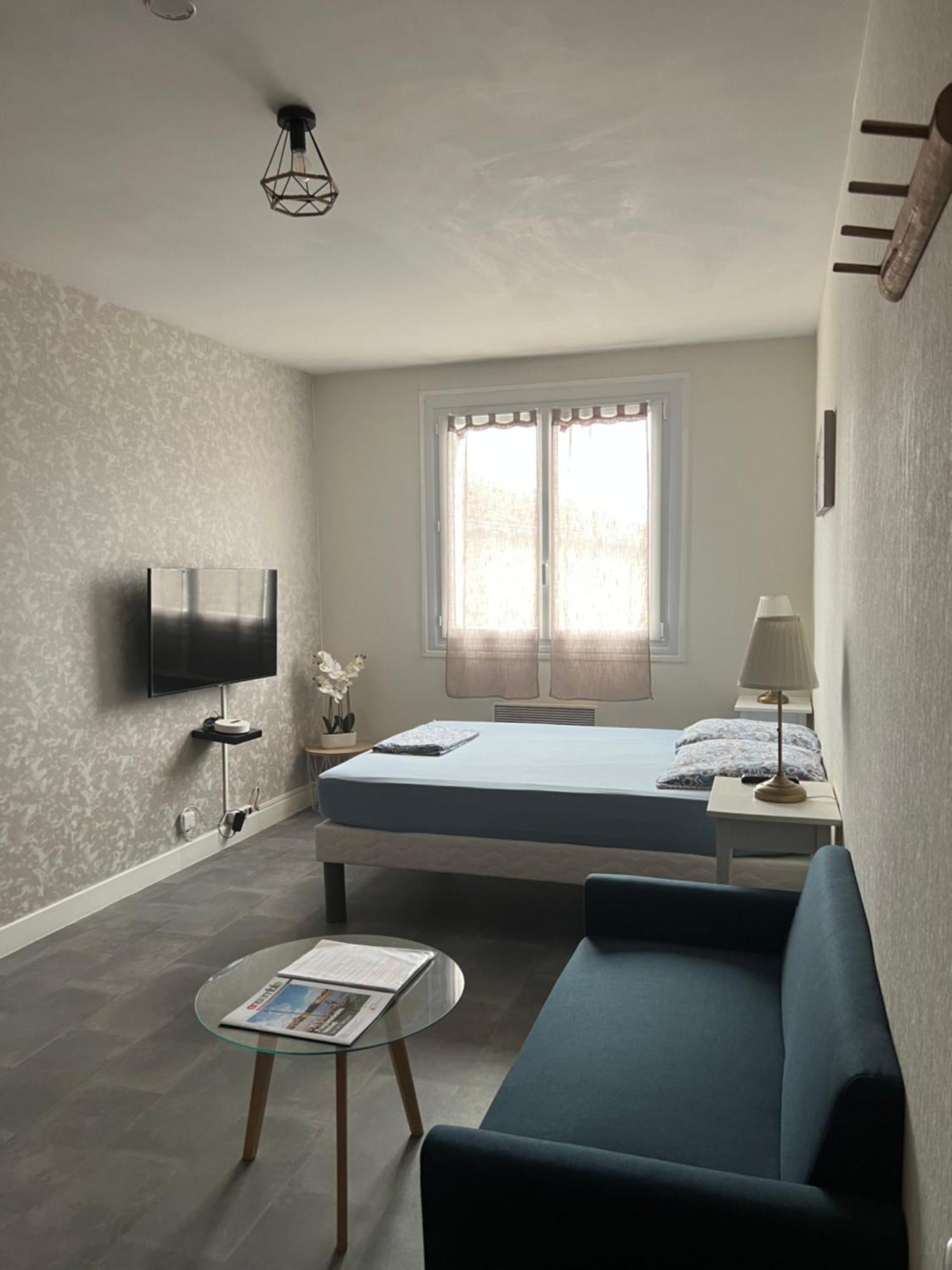 Joli Studio Avec Parking Prive, Bien Situe Moulins  Zewnętrze zdjęcie
