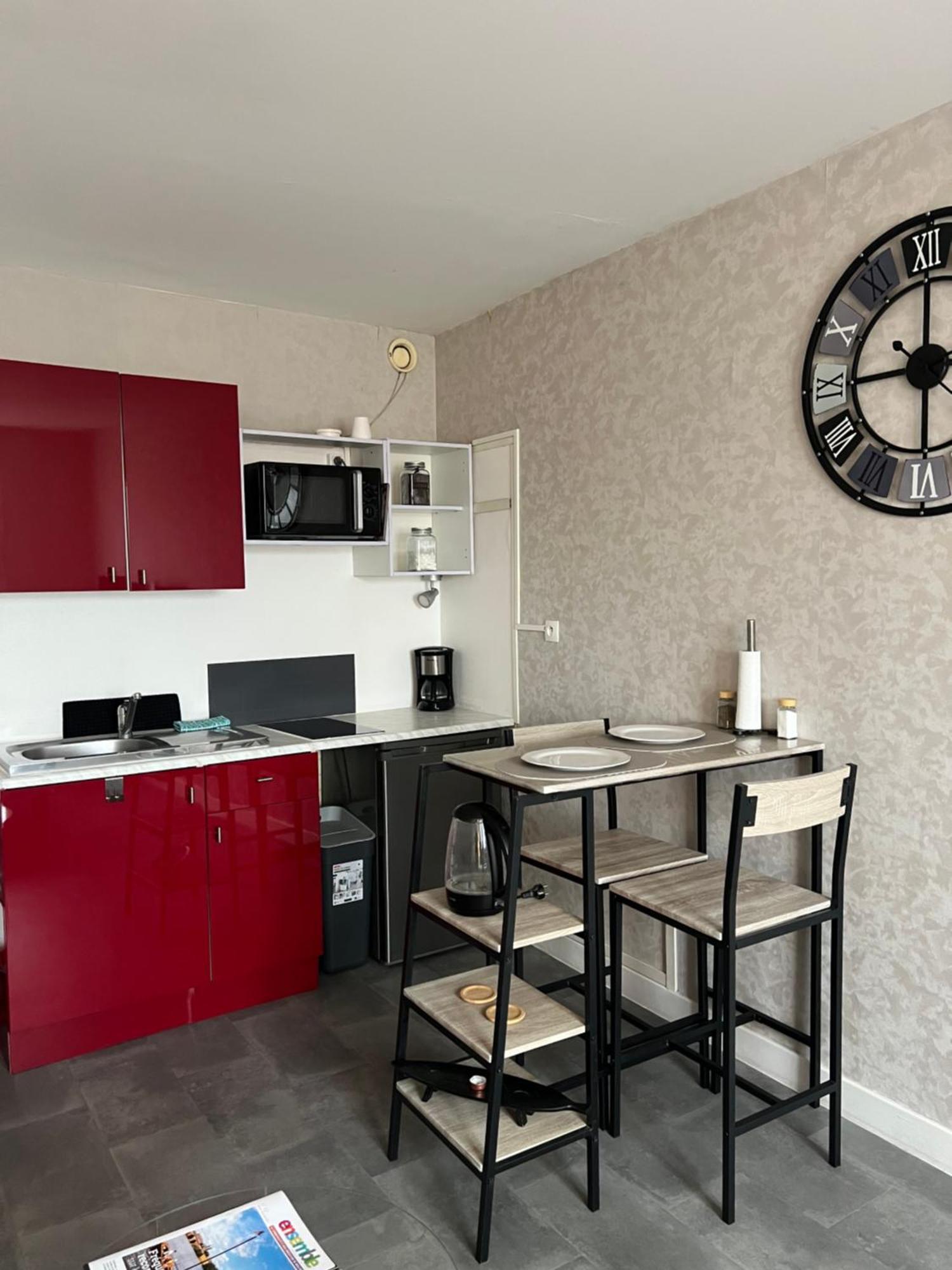 Joli Studio Avec Parking Prive, Bien Situe Moulins  Zewnętrze zdjęcie
